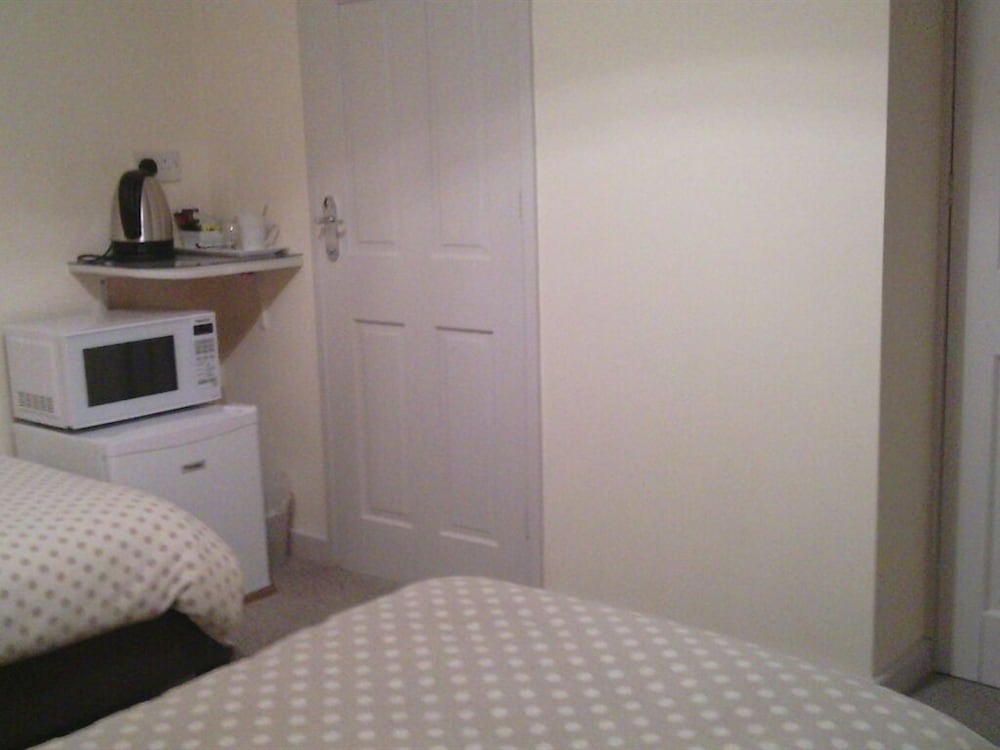 Superior Twin Room (Ensuite with Shower, Garden View) photo 2