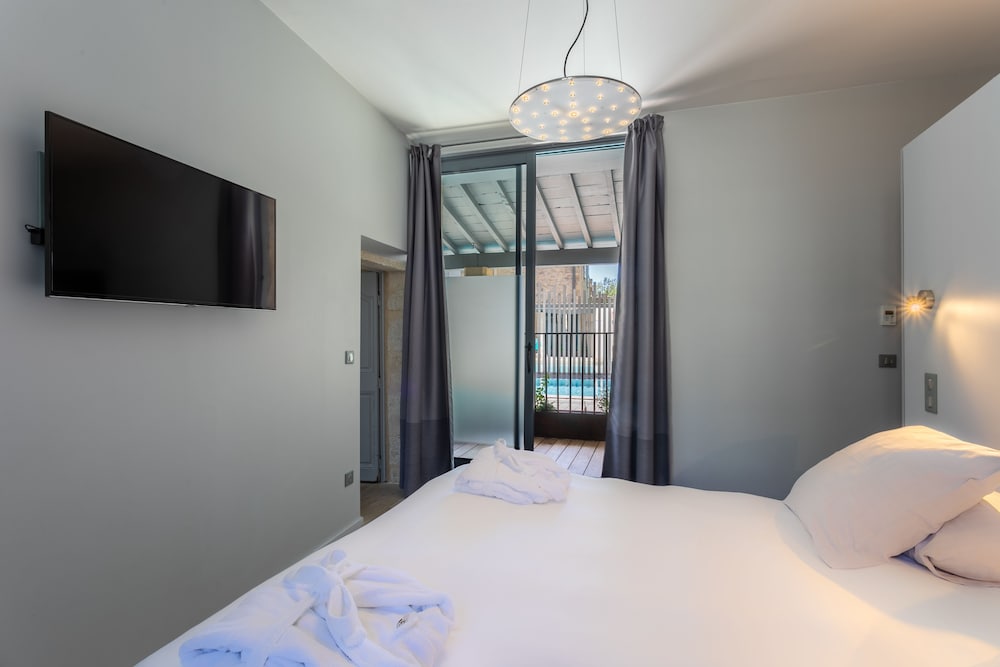 Family Suite, Terrace, Pool View photo 1