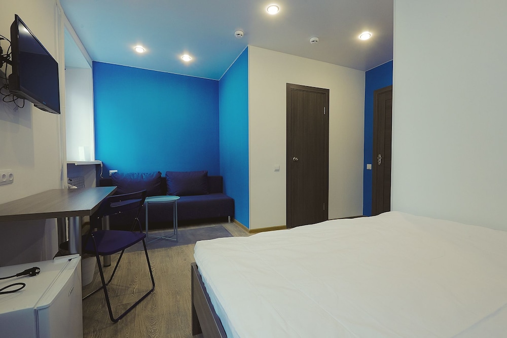 Basic Studio, 1 Queen Bed With Sofa Bed, Non Smoking photo 3