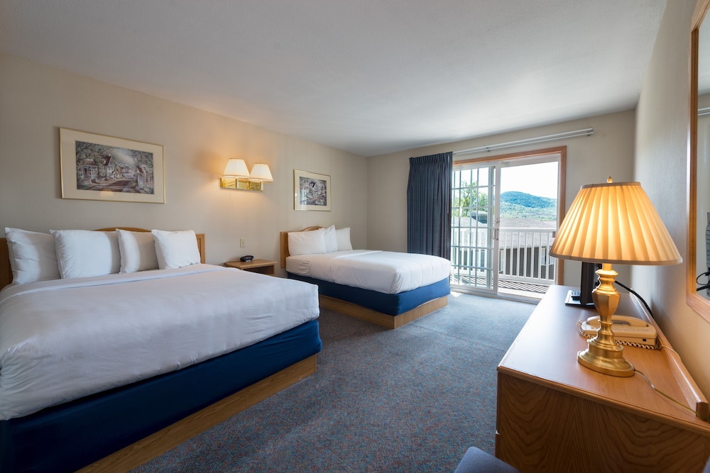 Deluxe Suite, 2 Bedrooms, Non Smoking (2 Double Beds And 2 Queen Beds) photo 3