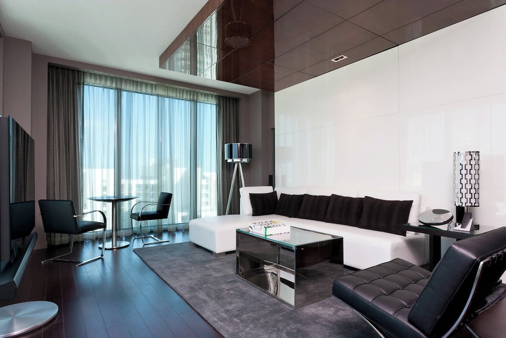 Executive Suite, 1 Bedroom, City View (Mobility/Hearing Accessible, Tub) thumbnail 5