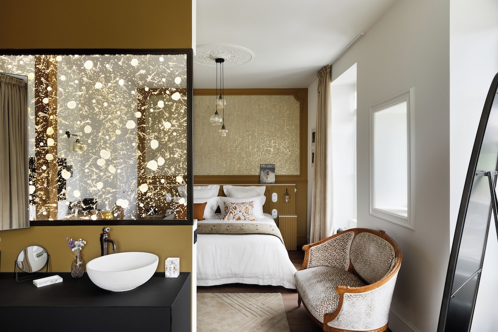 Premium Double Room, 1 King Bed, Bathtub, Garden View photo 1