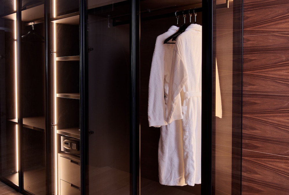 Suite - Photo 4