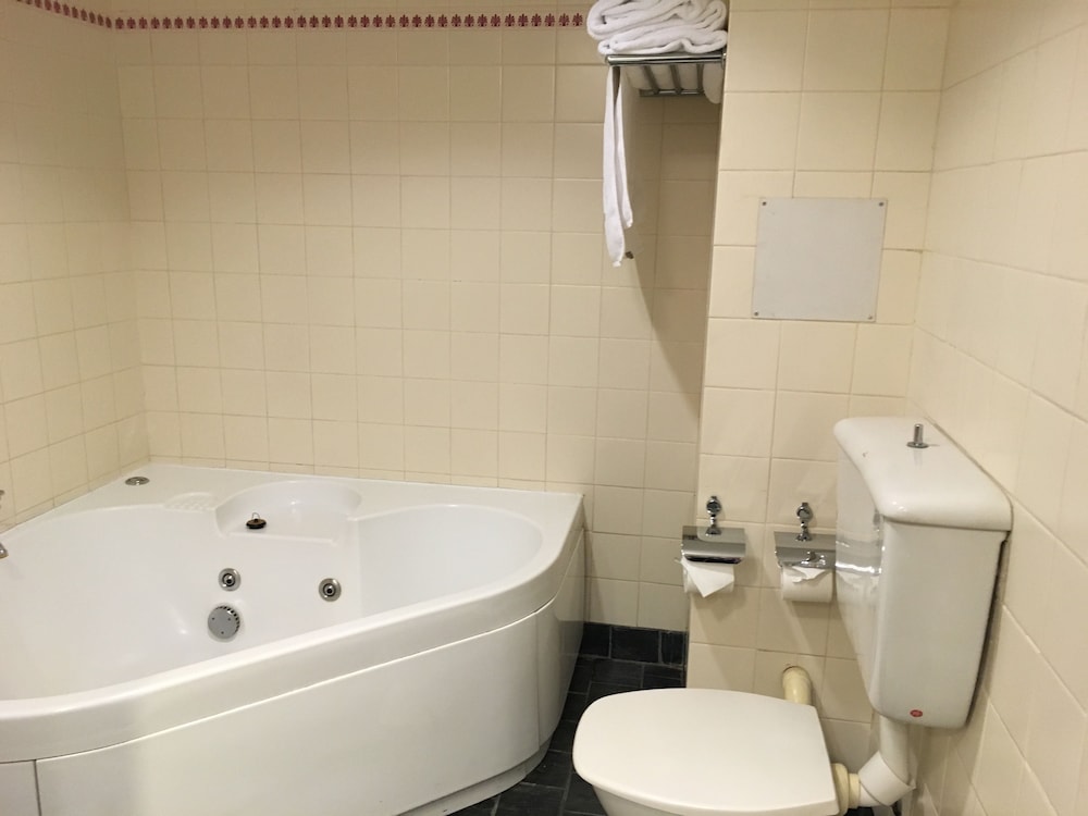 Executive Apartment, Jetted Tub photo 3