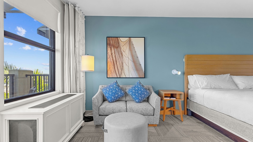 Room, 2 Queen Beds, Marina View (Balcony) - Photo 3