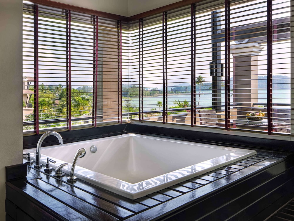 Deluxe Suite, 1 King Bed, Balcony (overlooking Andaman Sea) - Photo 4