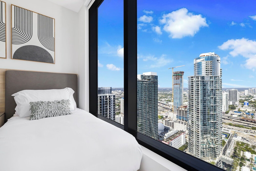 Luxury Apartment, 3 Bedrooms, Ocean View photo 3