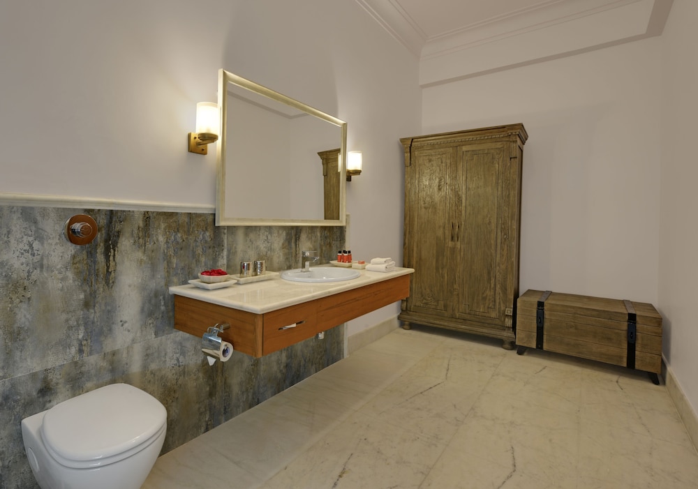 Renaissance Room - Photo 5
