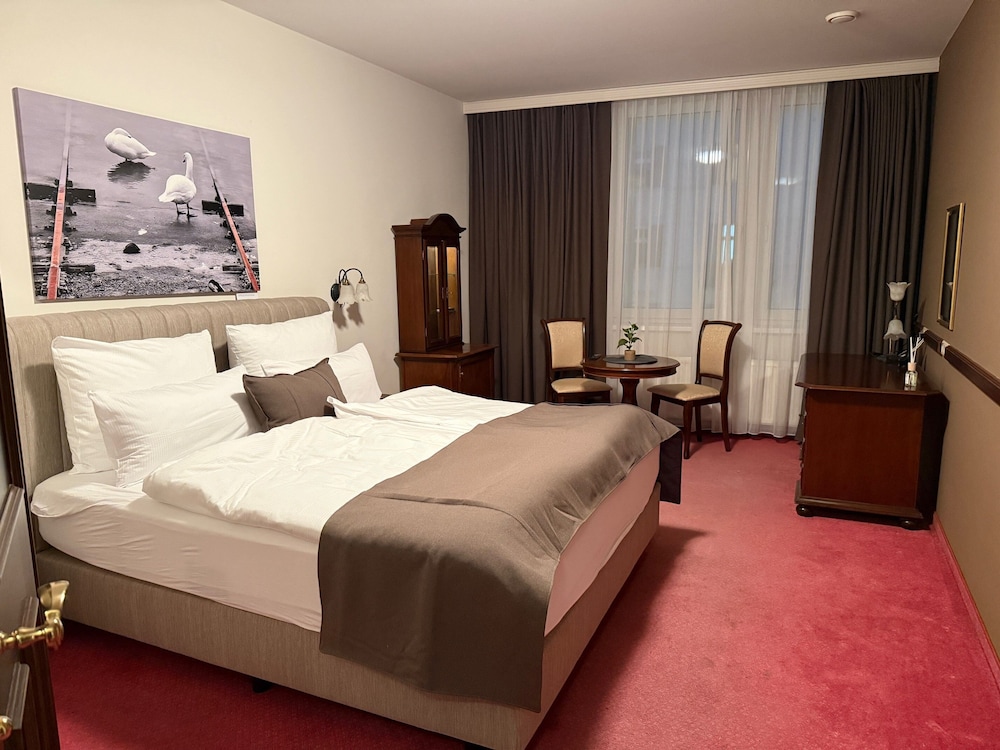 Classic Double Room, Private Bathroom, City View