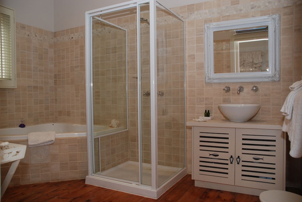 Romance Double Room with Spa Bath photo 2