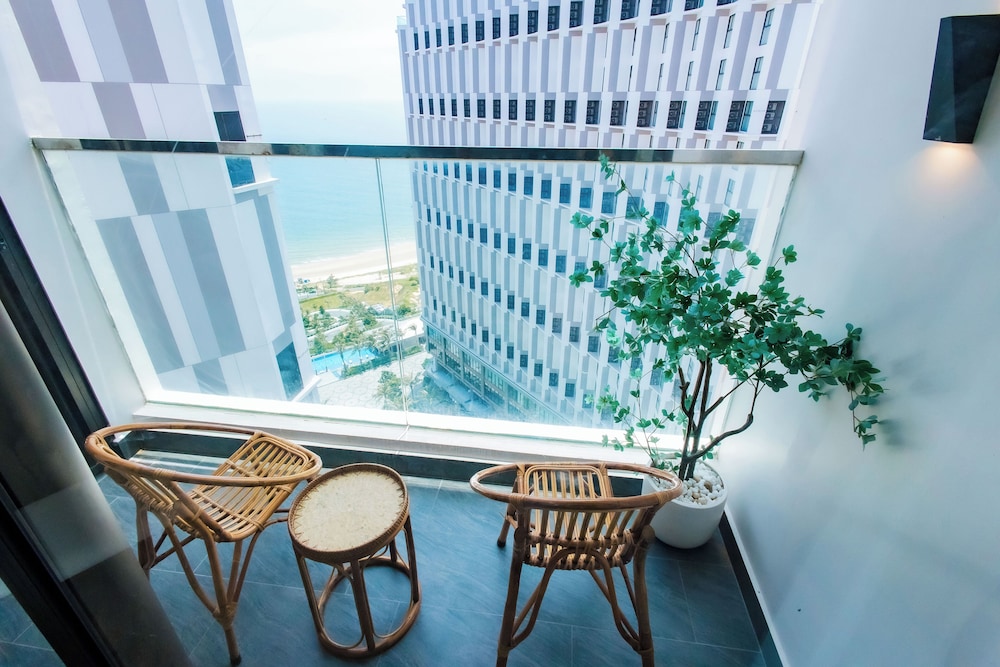 Panoramic Apartment, 2 Bedrooms, Bay View, Sea Facing photo 2