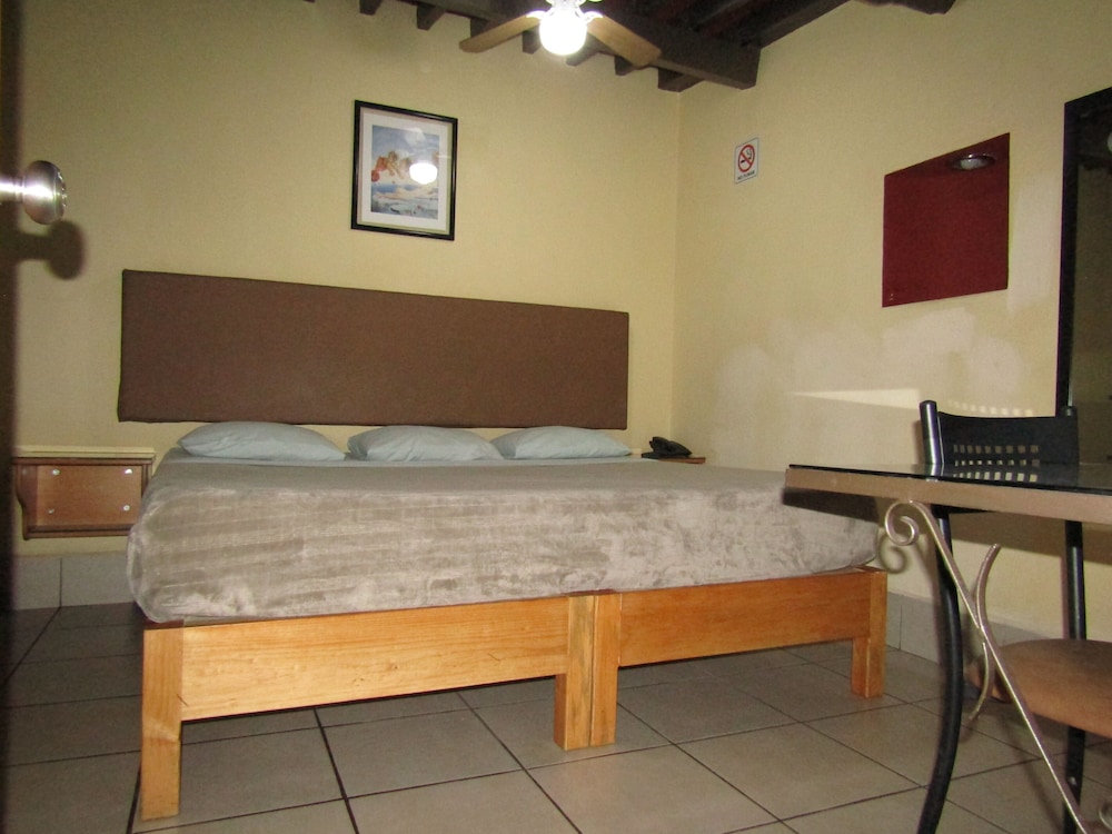 City Room photo 2
