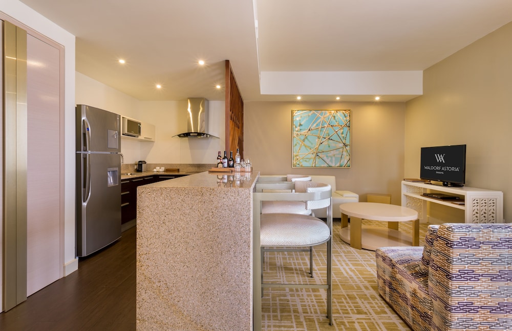 Suite, 1 King Bed, Non Smoking, City View - Photo 8