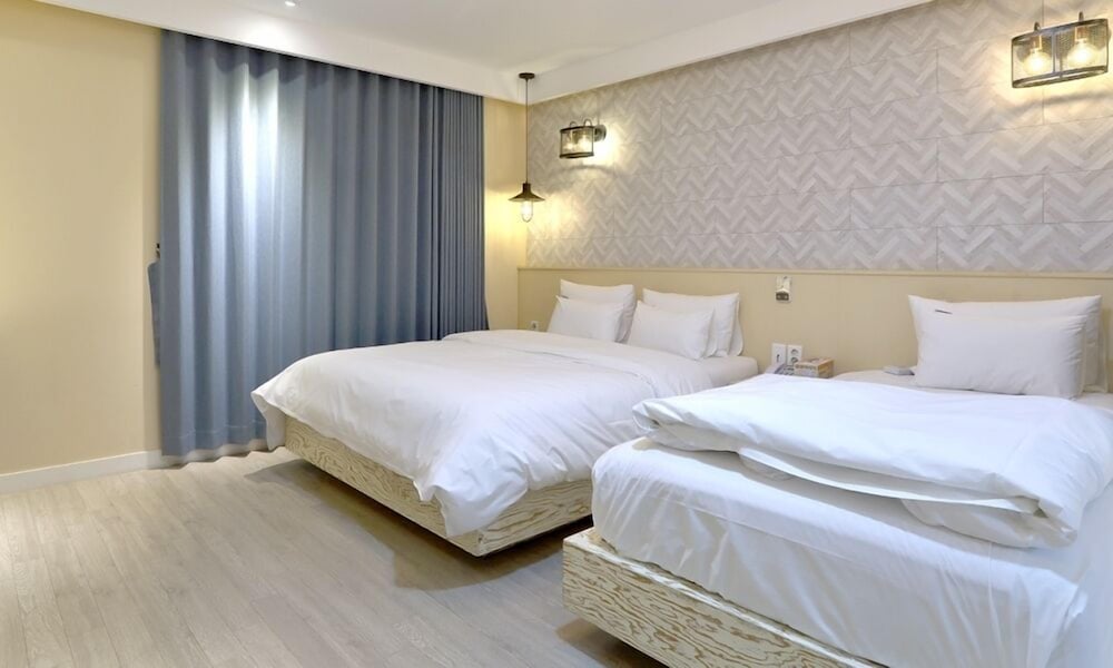 Premier Twin Room - Photo 2