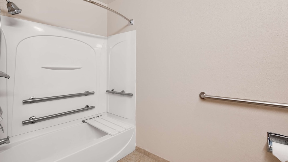 Standard Room, 2 Queen Beds, Accessible, Bathtub photo 2