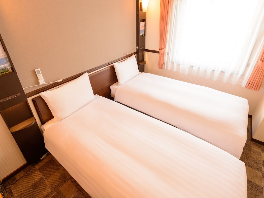Economy Twin Room, Smoking