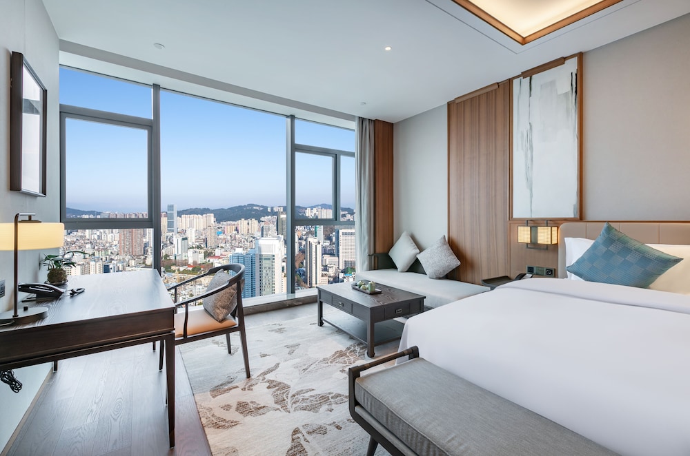 Deluxe King Room photo 2