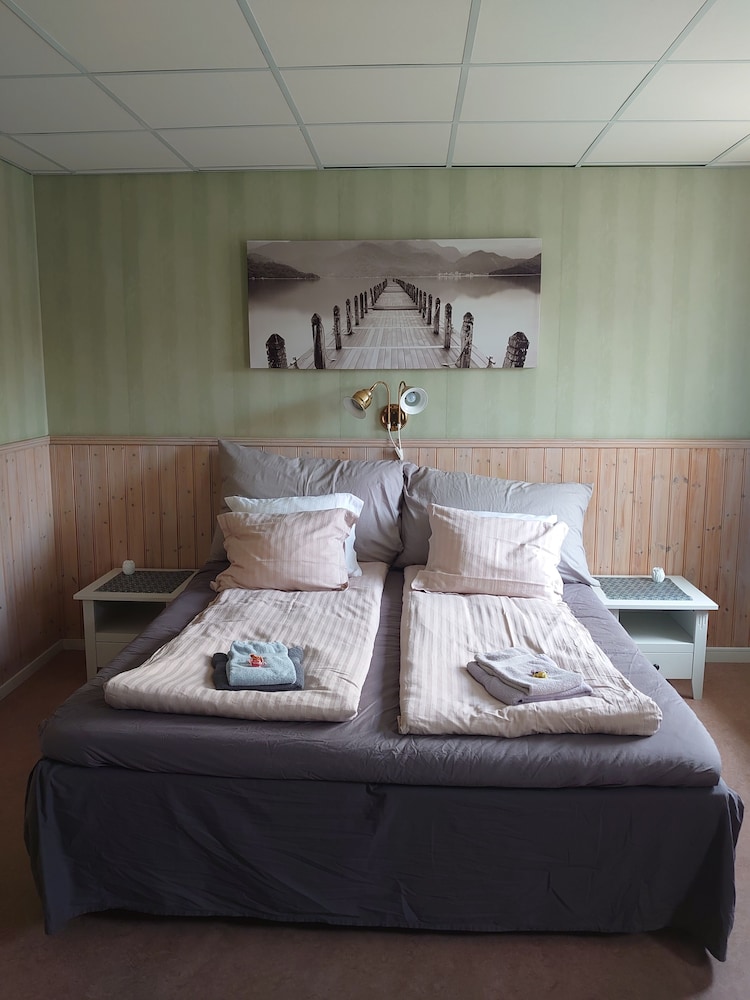 King Room with Private Bathroom and Corridor Shower photo 1