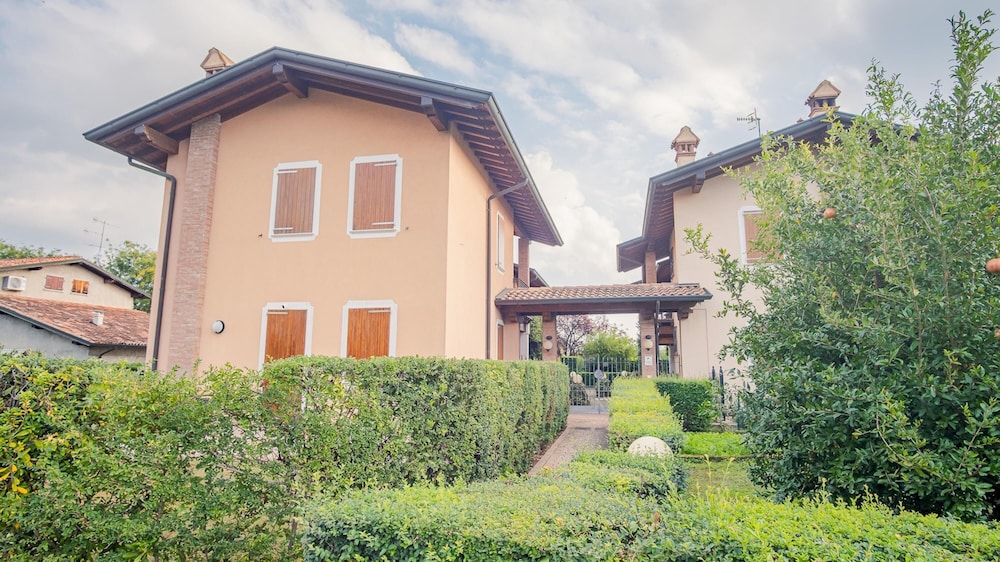 Villa photo 2