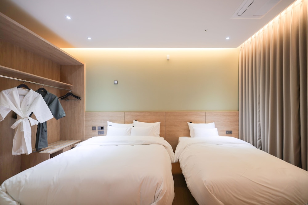 Junior Suite Twin Room - Photo 4