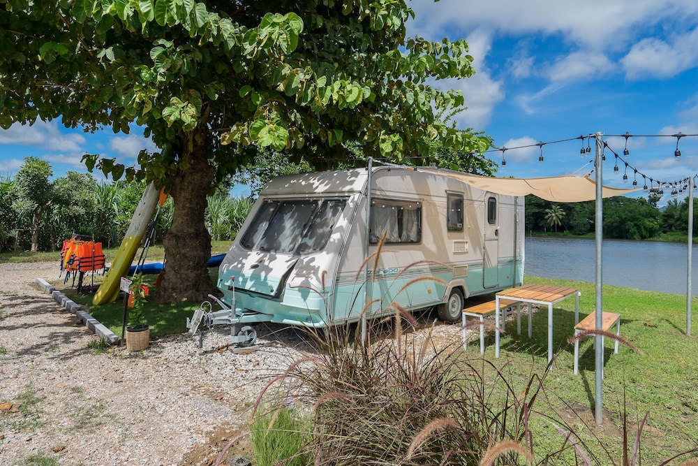 Campervan for 2 adults and 2 children - Photo 2