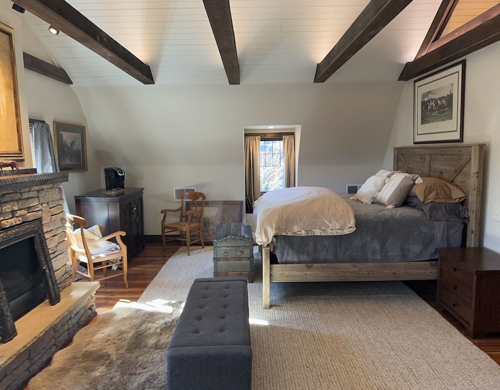 Honeymoon Cabin photo 1