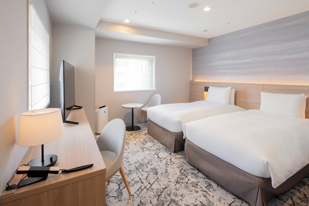 Deluxe Corner Twin Room for 2 Adults, Non Smoking (No-Bath Tab)