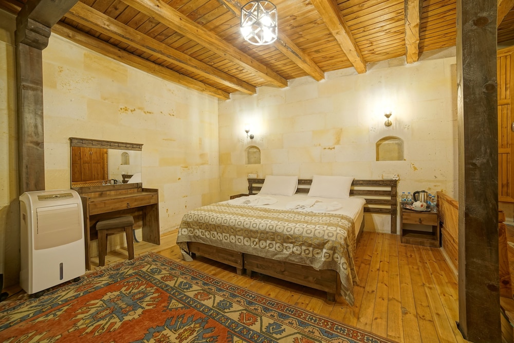 Deluxe Quadruple Room, Jetted Tub (Wooden) - Photo 3