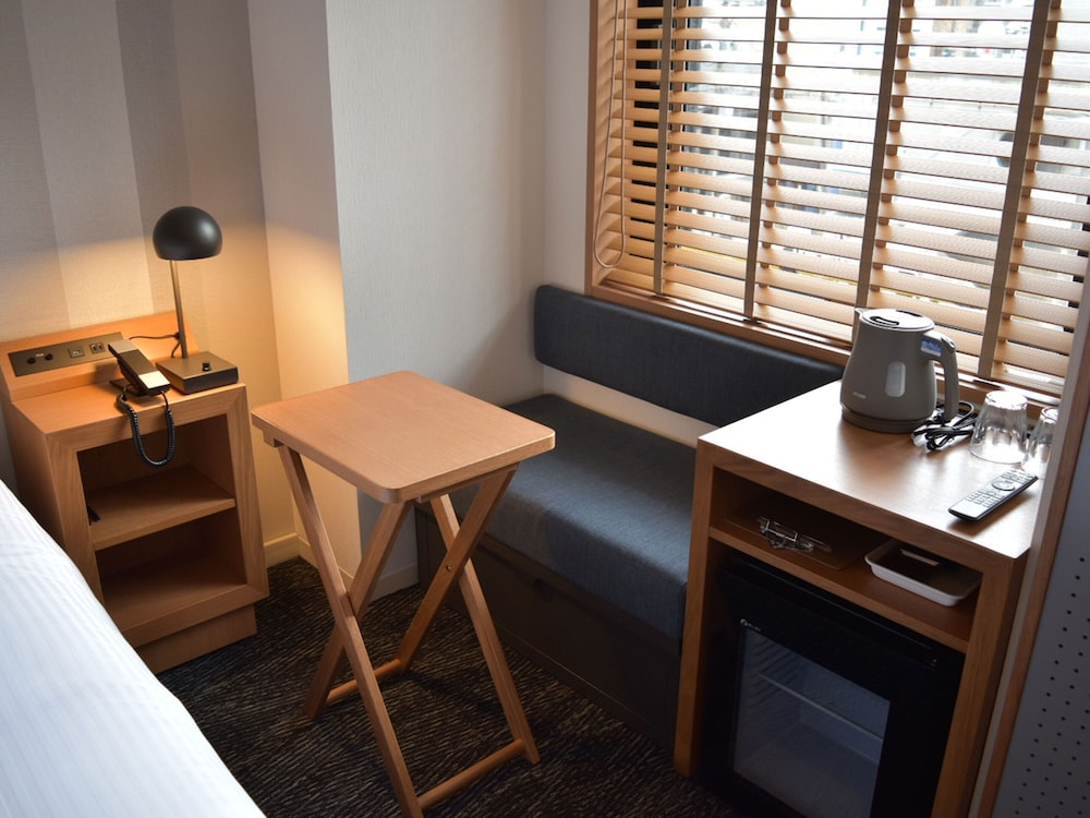 Double Room, Non Smoking - Photo 10