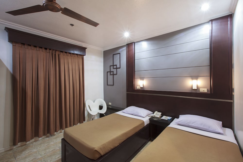 Deluxe Room (with Air Condition) photo 2