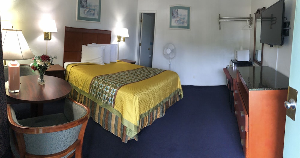 Standard Room, 1 Queen Bed, Non Smoking photo 2