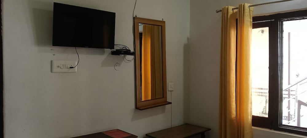 Standard Room With Out Balcony photo 2