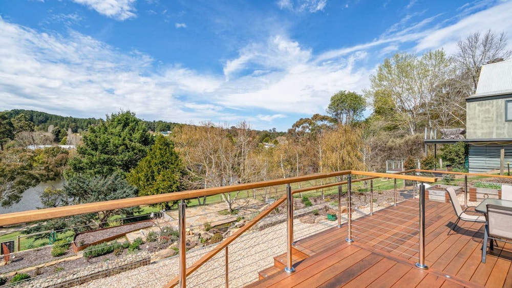Studio, 1 King Bed, Balcony, Lake View photo 3