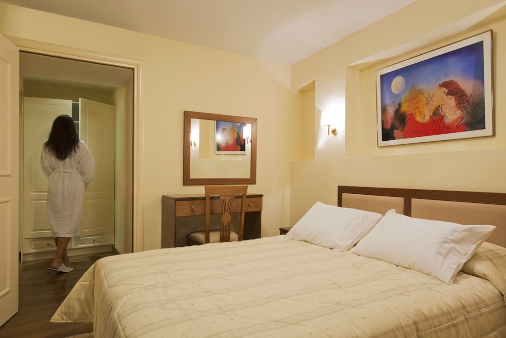 Standard Double or Twin Room photo 2