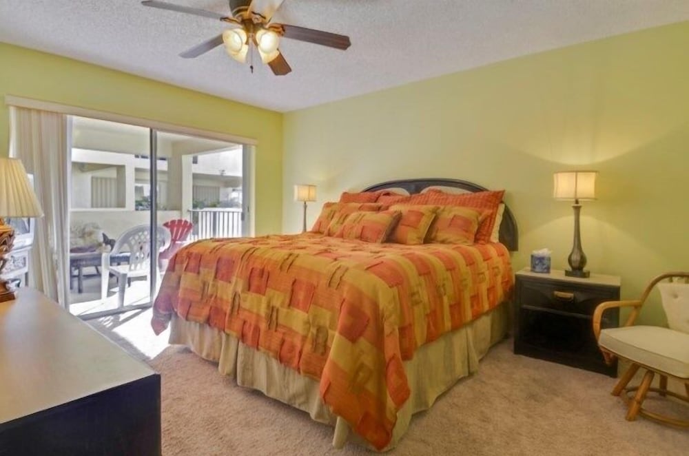 Condo, 2 Bedrooms