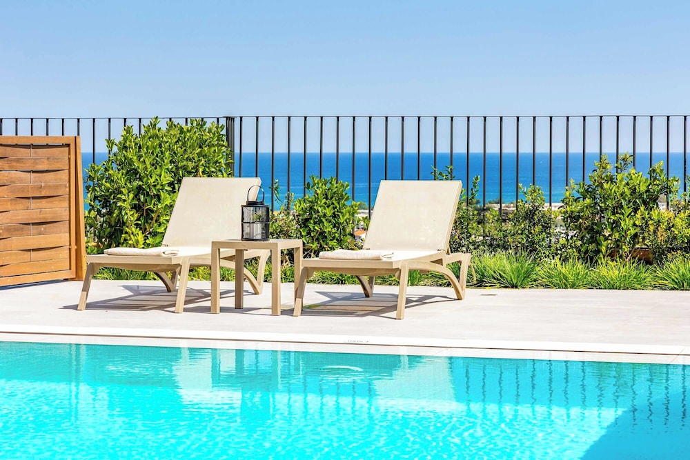Villa (4 Bedrooms)