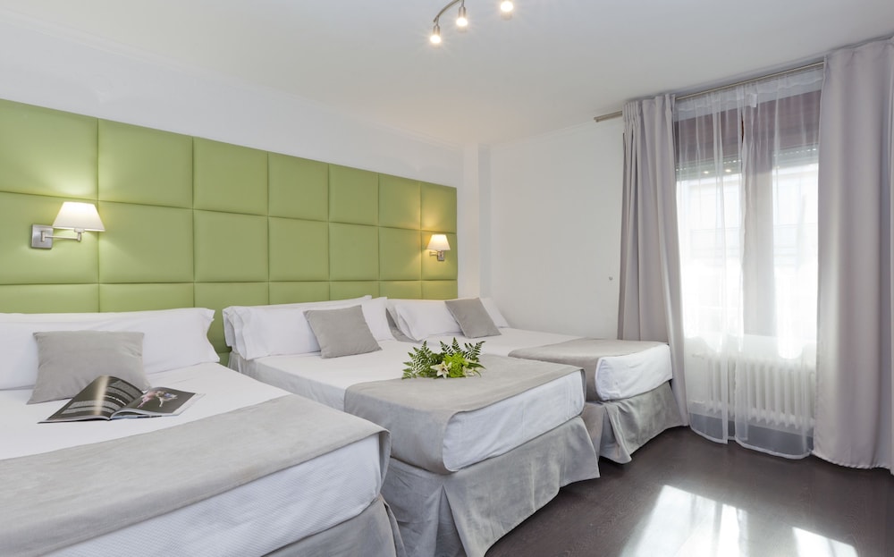 Triple Room, 3 Twin Beds - Photo 1