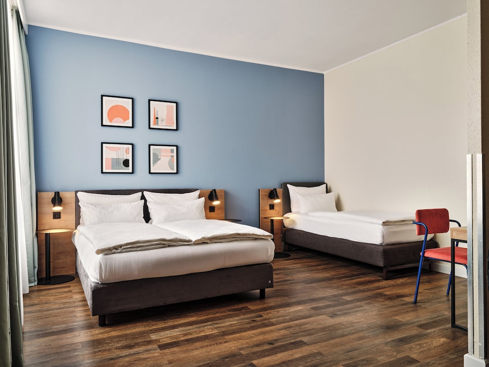 Premium Room, 1 Queen Bed (Up to 3 Adults)