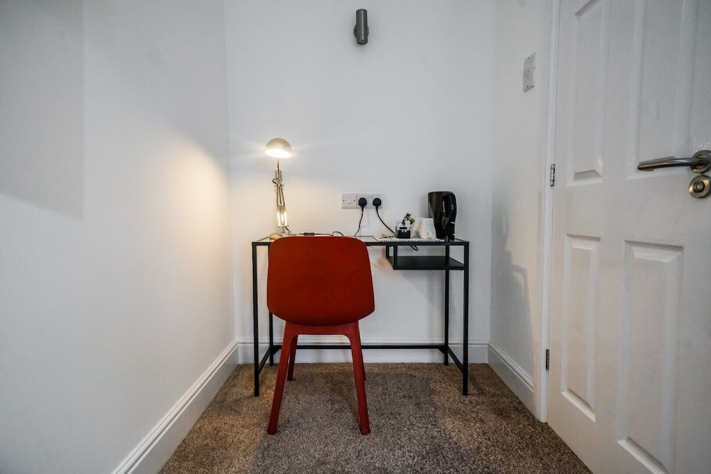 Economy Double Room, 1 Double Bed, Non Smoking, Ensuite - Photo 7
