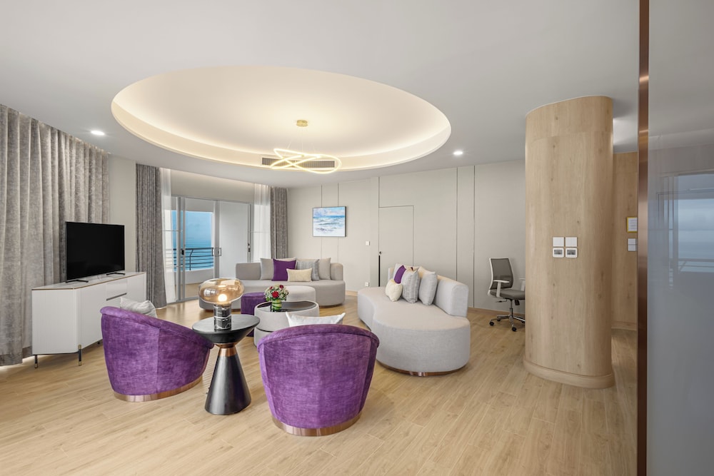 Two Bedroom Regency Suite - Modern Style thumbnail 5