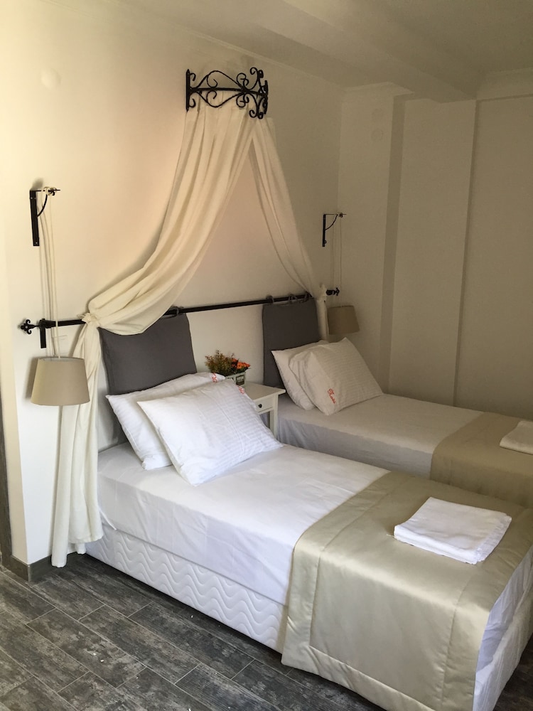 Standard Room, 1 Bedroom, Private Bathroom, City View photo 2
