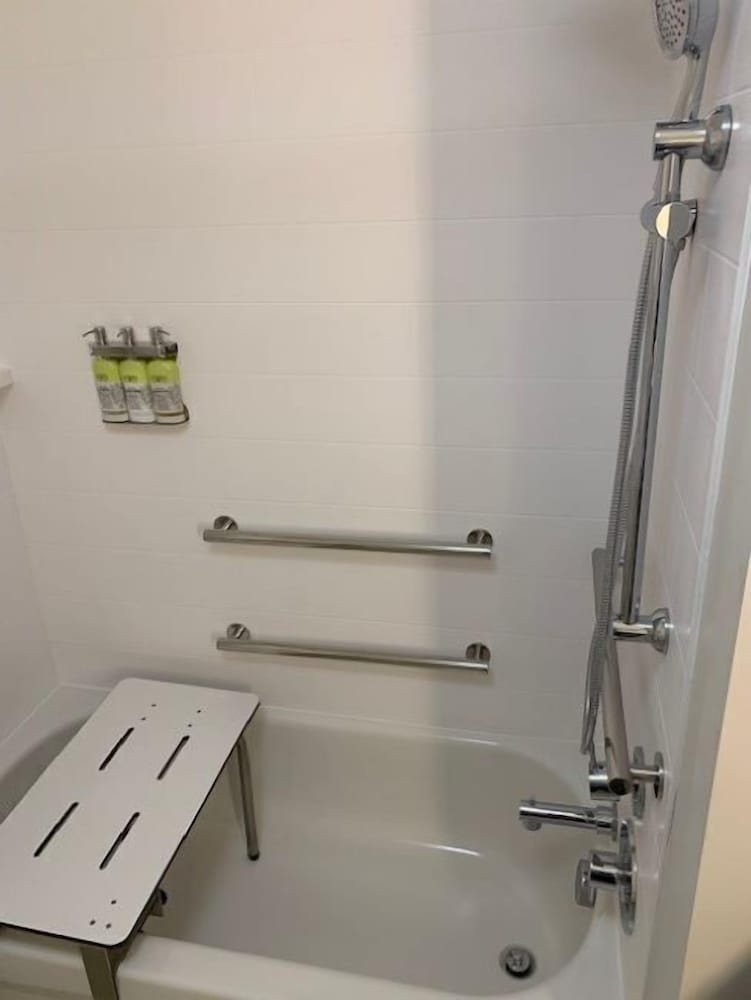 Suite, 2 Queen Beds, Accessible (Mobility, Accessible Tub) - Photo 3