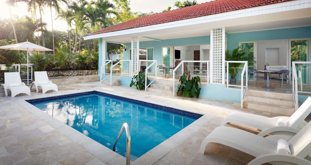 Villa (Poolside Club Level Room) photo 2