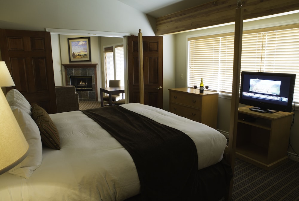 Executive Suite, 1 King Bed, River View photo 2