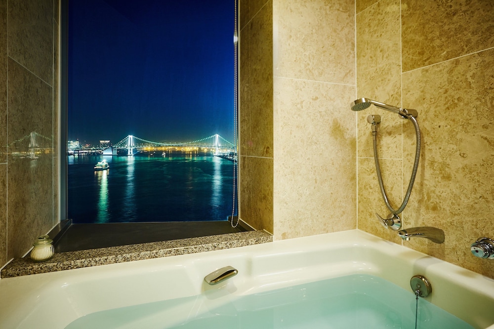 Premium Room, 1 King Bed, Bay View
