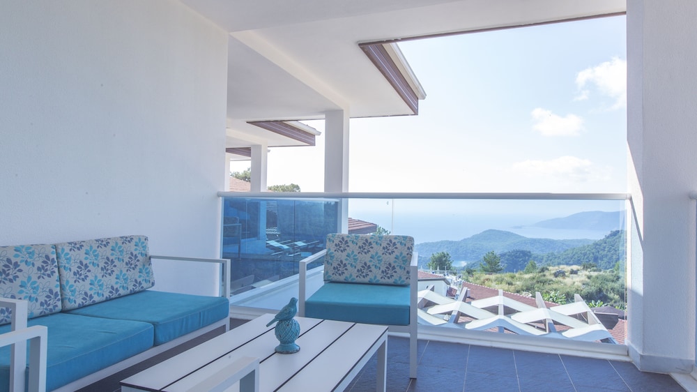 Standard Room, Partial Sea View