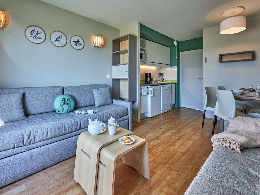 Classic Apartment, 2 Bedrooms photo 2