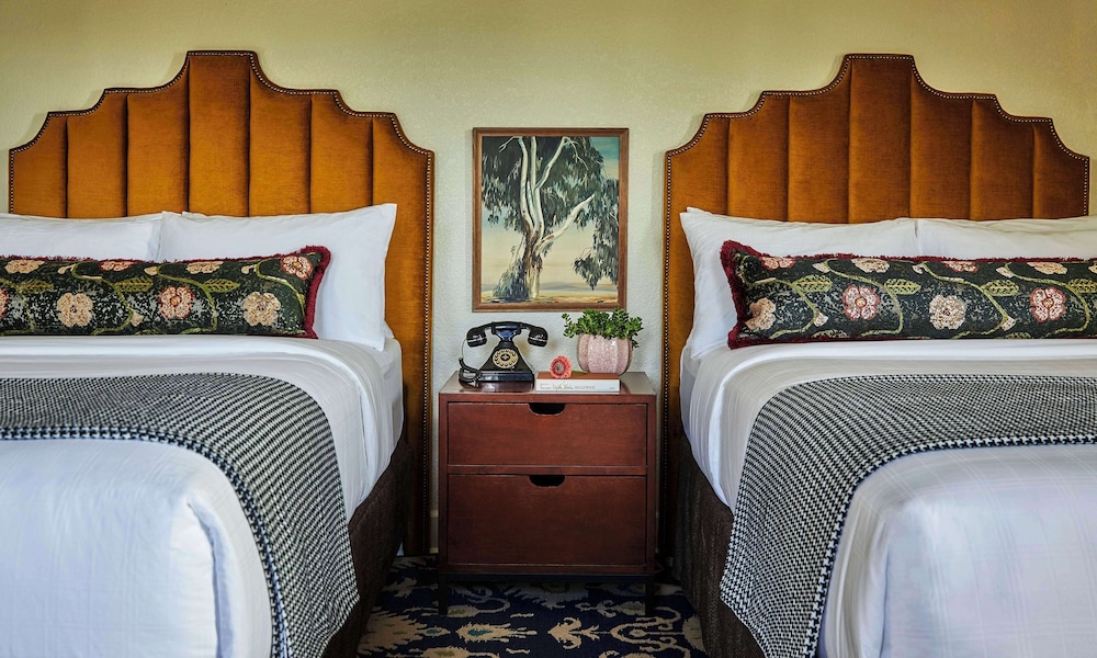 Room, 2 Double Beds (Graduate, Campanile View) photo 3