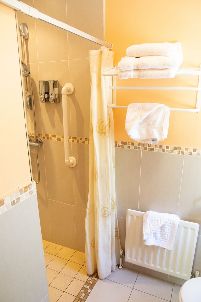Twin Room - Photo 5