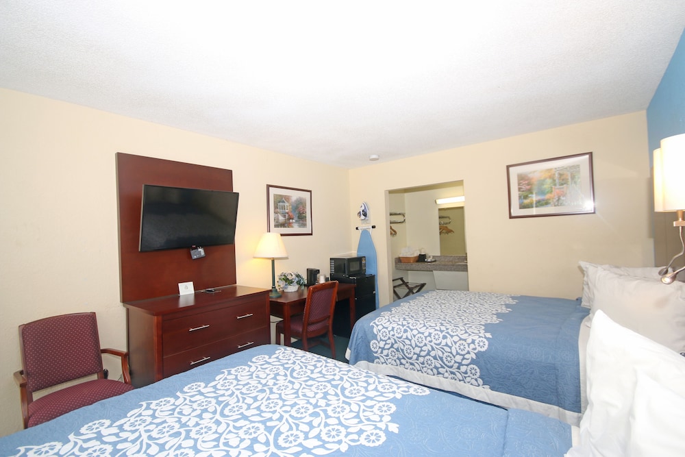 Double Room, 2 Queen Beds, Non Smoking - Photo 1